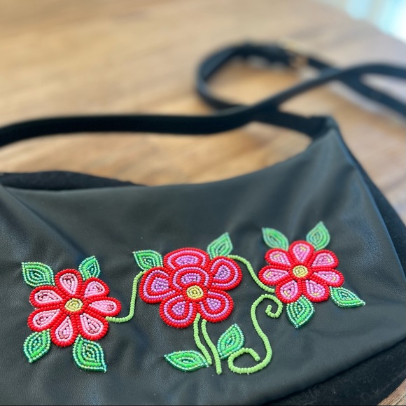 Custom Beaded First Nations Cross Body Black Leather and Felt Purse - Picture 10 of 11